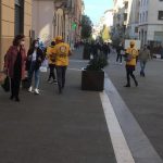Volontari ad Ancona con materiale informativo per come mantenersi in buona salute