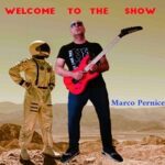 Marco Pernice: torna il funkyrock made in Italy con WELCOME TO THE SHOW (le follie dei social media)